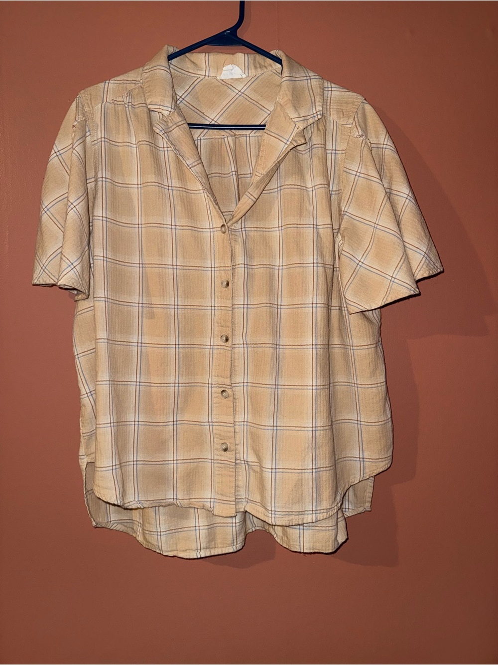 Relaxed Short-Sleeve Button-Down Shirt in Light Tan Plaid
